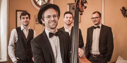 Hochzeitsmusik - Band-Typ: Quartett - Thermenland Steiermark - Kontrabassist der All Jazz Ambassadors 2 - All Jazz Ambassadors