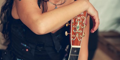 Hochzeitsmusik - Besetzung (mögl. Instrumente): Gitarre - Neuss - Jolina Carl