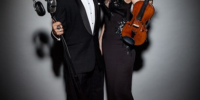Hochzeitsmusik - Einstudieren von Wunschsongs - Bayern - Duo DJ Plus Vocal, Violine & Saxophon Live - Mabea Music