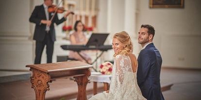 Hochzeitsmusik - Besetzung (mögl. Instrumente): Geige - Deutschland - Duo bei einer Hochzeit - Geigenhimmel
