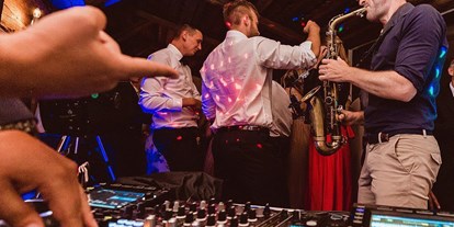 Hochzeitsmusik - Band-Typ: Duo - Utting am Ammersee - DJ+ Saxophon, Eröffnung Tanzfläche - Sax & the DJ // Saxophonist und Party-DJ