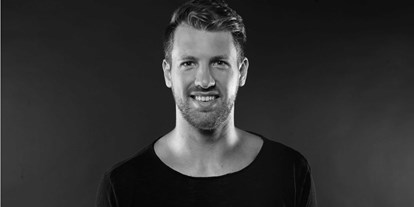 Hochzeitsmusik - Musikrichtungen: Nullerjahre - Hörstel - Hello my name is Lukas - DJ Monobeats - Hochzeits DJ mit live Percussion