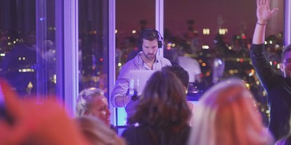 Hochzeitsmusik - Musikrichtungen: Nullerjahre - DJ - DJ Monobeats - Hochzeits DJ mit live Percussion