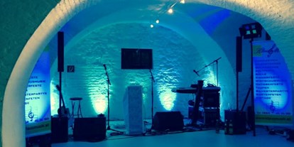 Hochzeitsmusik - Einstudieren von Wunschsongs - Kamegg - Ton und Lichtanlage für passendes Ambiente - Klaus Musik