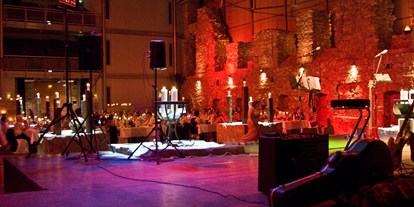 Hochzeitsmusik - Besetzung (mögl. Instrumente): Bass - Oberösterreich - Nightfever Tanz- Party- und Unterhaltungsband