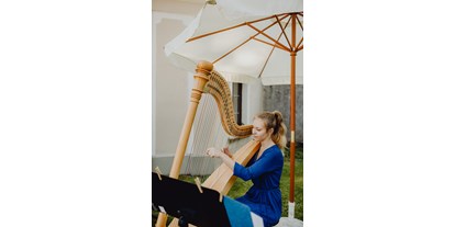 Hochzeitsmusik - Outdoor-Auftritt - Weinviertel - Schlossgarten-Hochzeit - Harfenistin Petra Mallin