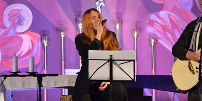 Hochzeitsmusik - Kosten für kirchliche Trauung: bis 600 Euro - Neunkirchen (Neunkirchen) - Rosi in Action!!! - MOONFIRE