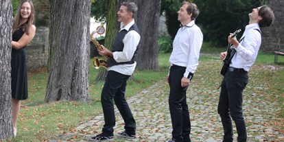 Hochzeitsmusik - Besetzung (mögl. Instrumente): männliche Hauptstimme - Geiselhöring - Band 1st groove aus Regensburg - 1st groove