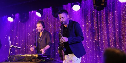 Hochzeitsmusik - Kosten für Abendhochzeit (ca. 5 Stunden): bis 2400 Euro - Region Köln-Bonn - DJ mit Saxophon auf AIDA Cruises - Live Event Music - Saxophon plus DJ und Percussion