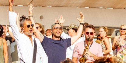 Hochzeitsmusik - Besetzung (mögl. Instrumente): Saxophon - Mechernich - Party am Strand mit Live Event Music: DJ, Saxophon & Percussion - Live Event Music - Saxophon plus DJ und Percussion