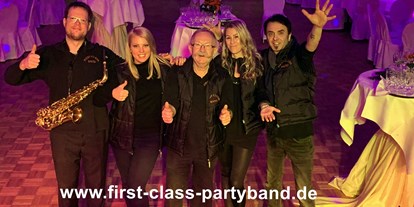 Hochzeitsmusik - Deutschland - FIRST CLASS PARTYBAND 
Music For All Generations 
LIVE is LIVE   - FIRST CLASS PARTYBAND Music For All Generations - Coverband, Hochzeitsband, Partyband 
