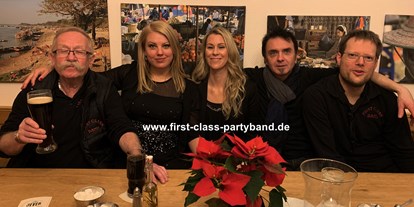 Hochzeitsmusik - Outdoor-Auftritt - Bremen-Umland - FIRST CLASS PARTYBAND 
Music For All Generations 
LIVE is LIVE   - FIRST CLASS PARTYBAND Music For All Generations - Coverband, Hochzeitsband, Partyband 