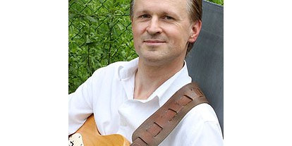 Hochzeitsmusik - Outdoor-Auftritt - Seligenstadt - Gitarrist Manfred - Take Three - Top-Trio mit Sängerin