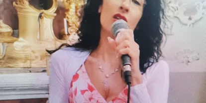 Hochzeitsmusik - Steiermark - Top Sängerin NATASCHA von  der Frankysband in der Kirche, am Standesamt, bei der Agape und am Abend. - FRANKY´S BAND,  INTERNATIONALE MUSIK  UND BALKANMUSIK