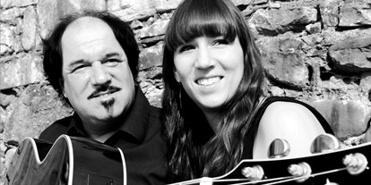 Hochzeitsmusik - Outdoor-Auftritt - Berg (Landkreis Ravensburg) - Darina&Garry
Musik mit viel Gefühl
für den besonderen Moment im Leben - Darina und Garry