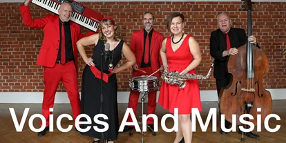 Hochzeitsmusik - Oberösterreich - Quintett-Besetzung mit Sängerinnen/Sänger und Kontrabass/E-Bass - Voices and Music aus Linz