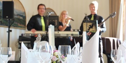 Hochzeitsmusik - Kosten für kirchliche Trauung: bis 450 Euro - Deutschland - Caipirinha stilvoll im Schloss Montfort Langenargen am Bodensee - Caipirinha Partyband München