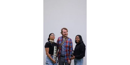 Hochzeitsmusik - Steiermark - Cauchy
Gitarre, Klavier, Gesang und Percussion - Cauchy