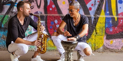 Hochzeitsmusik - Deutschland - Guru Da Beat & Saxophonist Konstantin von Live Event Music - Live Event Music - Saxophon plus DJ und Percussion