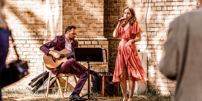 Hochzeitsmusik - Outdoor-Auftritt - Berlin-Stadt - Sektempfang in Potsdam
 - la la Luxe - Akustik Duo