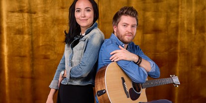 Hochzeitsmusik - Musikrichtungen: Nullerjahre - Ohlsdorf - Das Akustik-Duo DEESIDE besteht aus der Sängerin Wespa und dem Gitarristen Daniel.  - DEESIDE