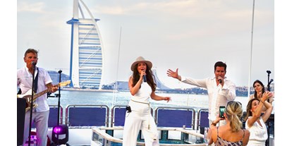 Hochzeitsmusik - Kosten für Abendhochzeit (ca. 5 Stunden): bis 2400 Euro - Liveband Pianobeat auf einer Yacht in Dubai. - pianobeat partyband