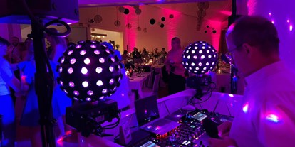 Hochzeitsmusik - Band-Typ: DJ - Mainz - Effektvolle Beleuchtung von Tanzfäche und Saal auf einer Hochzeit. - Hochzeits Dj Bernd Rohr