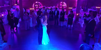 Hochzeitsmusik - geeignet für: Tanzmusik - Ostbayern - Mitternachtstanzeinlage mit UV-Licht und Bodennebel - Partyhochzeitsmusik