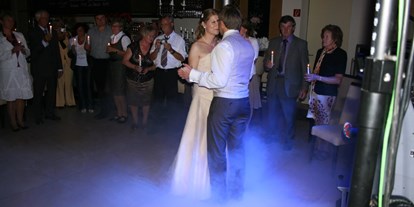 Hochzeitsmusik - geeignet für: Tanzmusik - Hengersberg - Mitternachtstanzeinlage mit UV-Licht und Bodennebel - Partyhochzeitsmusik