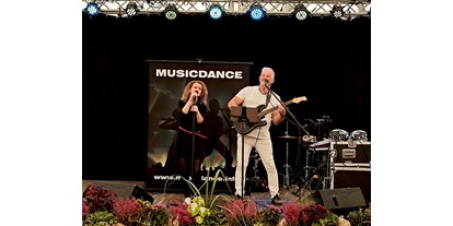 Hochzeitsmusik - Besetzung (mögl. Instrumente): männliche Hauptstimme - Auerbach (Erzgebirgskreis) - Musicdance